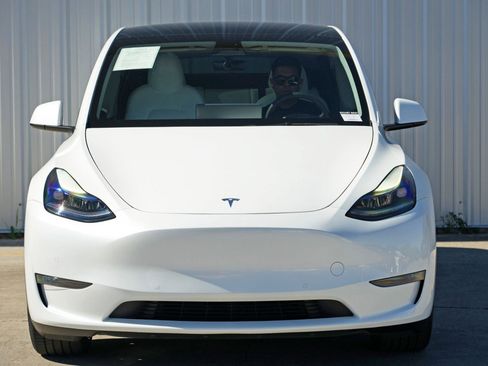 Used 2022 Tesla Model Y Long Range image 48