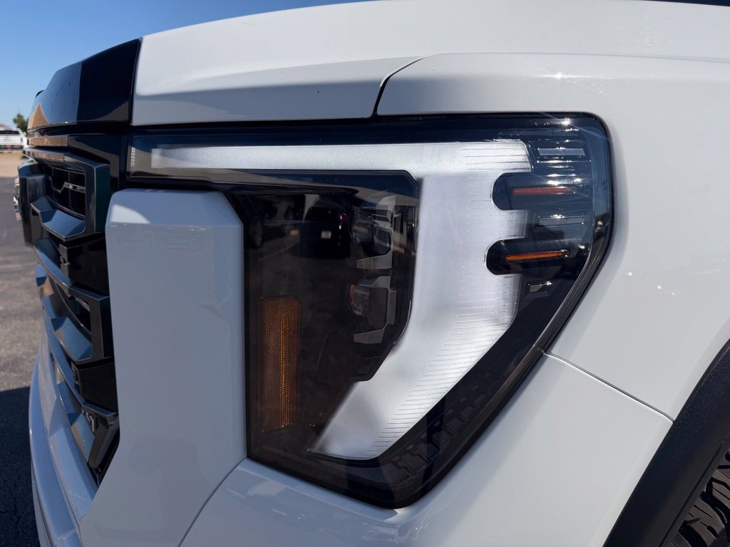 Used 2024 GMC Sierra 2500 AT4 w/ AT4 Premium Plus Package AWD/4WD image 11