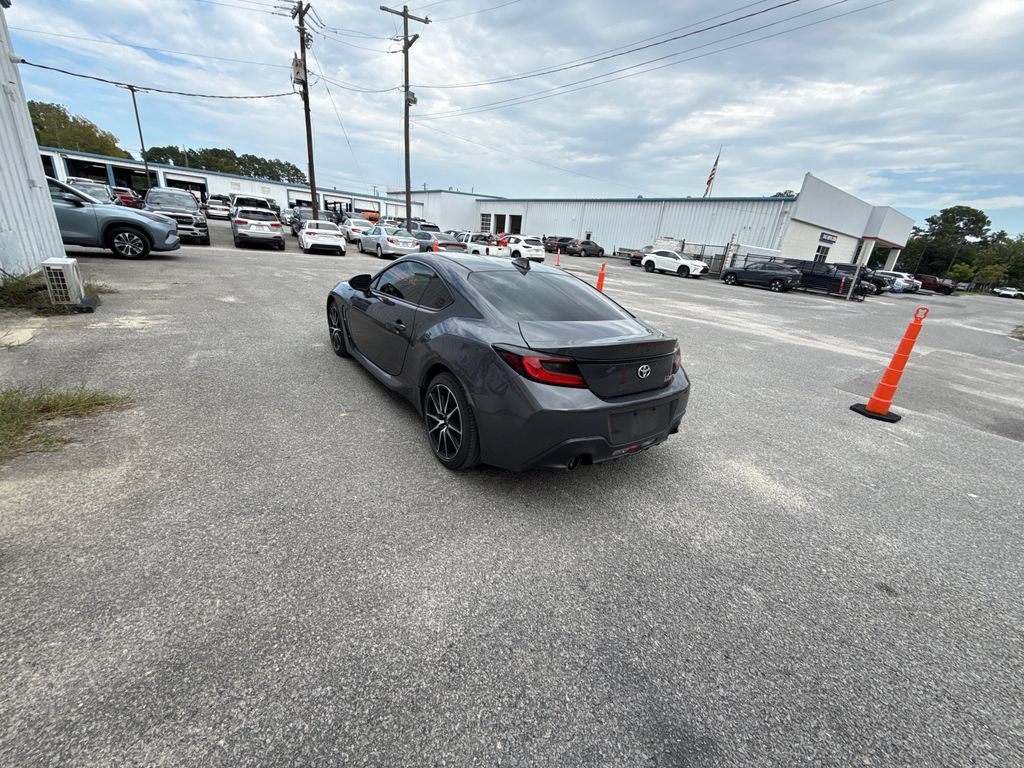 Used 2023 Toyota GR86 RWD image 6