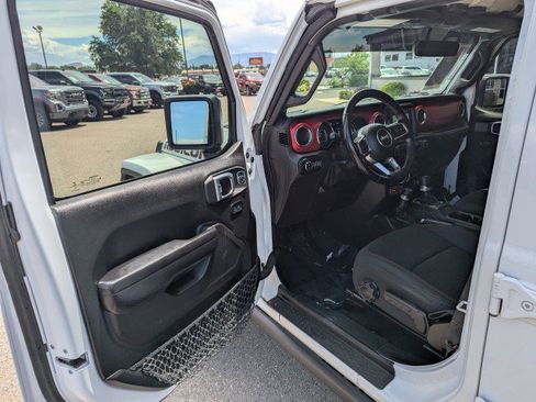 Used 2021 Jeep Gladiator Rubicon AWD/4WD image 8
