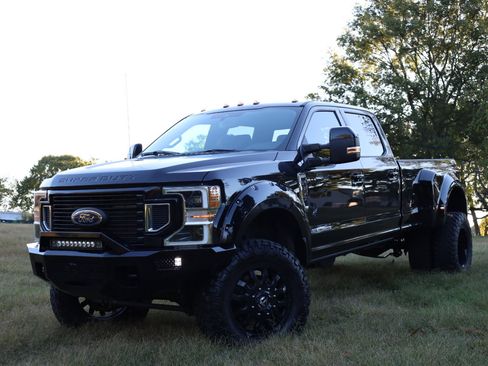 Used 2021 Ford F350 Lariat w/ Lariat Ultimate Package image 3