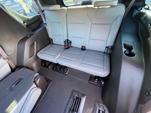 Used 2023 GMC Yukon SLT w/ SLT Luxury Package RWD image 24