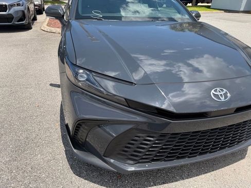 Used 2025 Toyota Camry SE FWD image 13