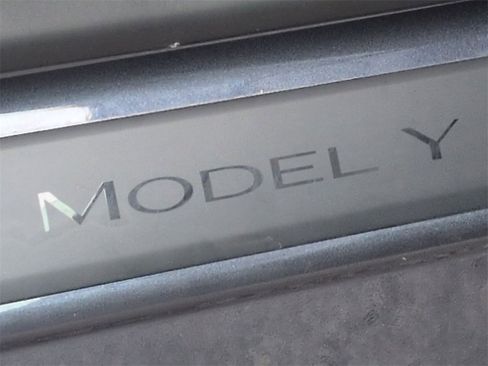 Used 2021 Tesla Model Y Long Range image 28