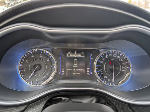 Used 2015 Chrysler 200 Limited w/ Convenience Group image 22