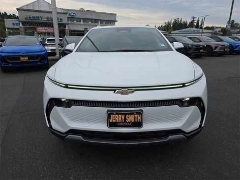 Used 2024 Chevrolet Equinox EV LT image 11