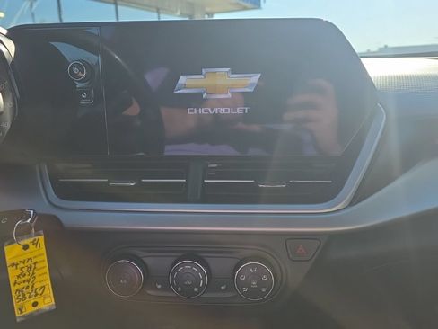 Used 2024 Chevrolet Trax RS FWD image 26