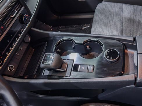 Used 2023 Nissan Rogue SV image 32