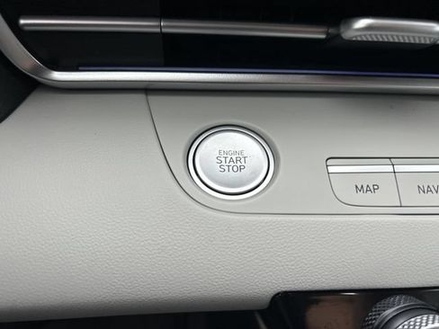 Used 2025 Hyundai Elantra Limited FWD image 22