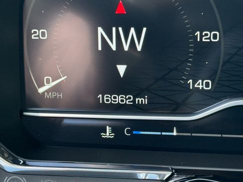 Used 2024 GMC Sierra 1500 SLT w/ SLT Premium Plus Package image 32