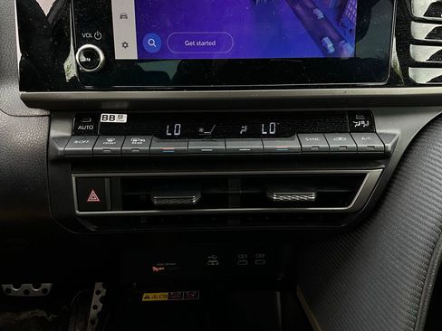 Used 2025 Toyota Camry SE image 27