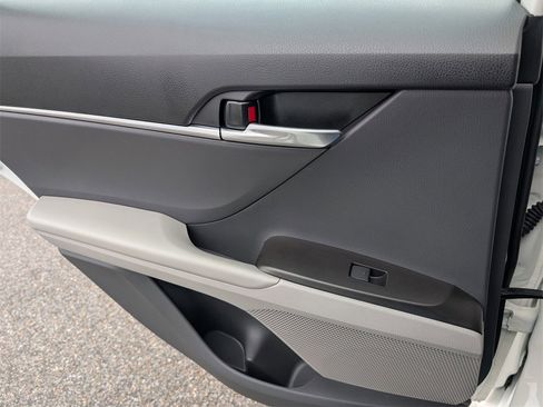 Used 2024 Toyota Camry LE w/ Convenience Package image 28