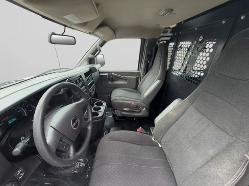Used 2022 GMC Savana 2500 w/ Driver Convenience Package RWD image 18