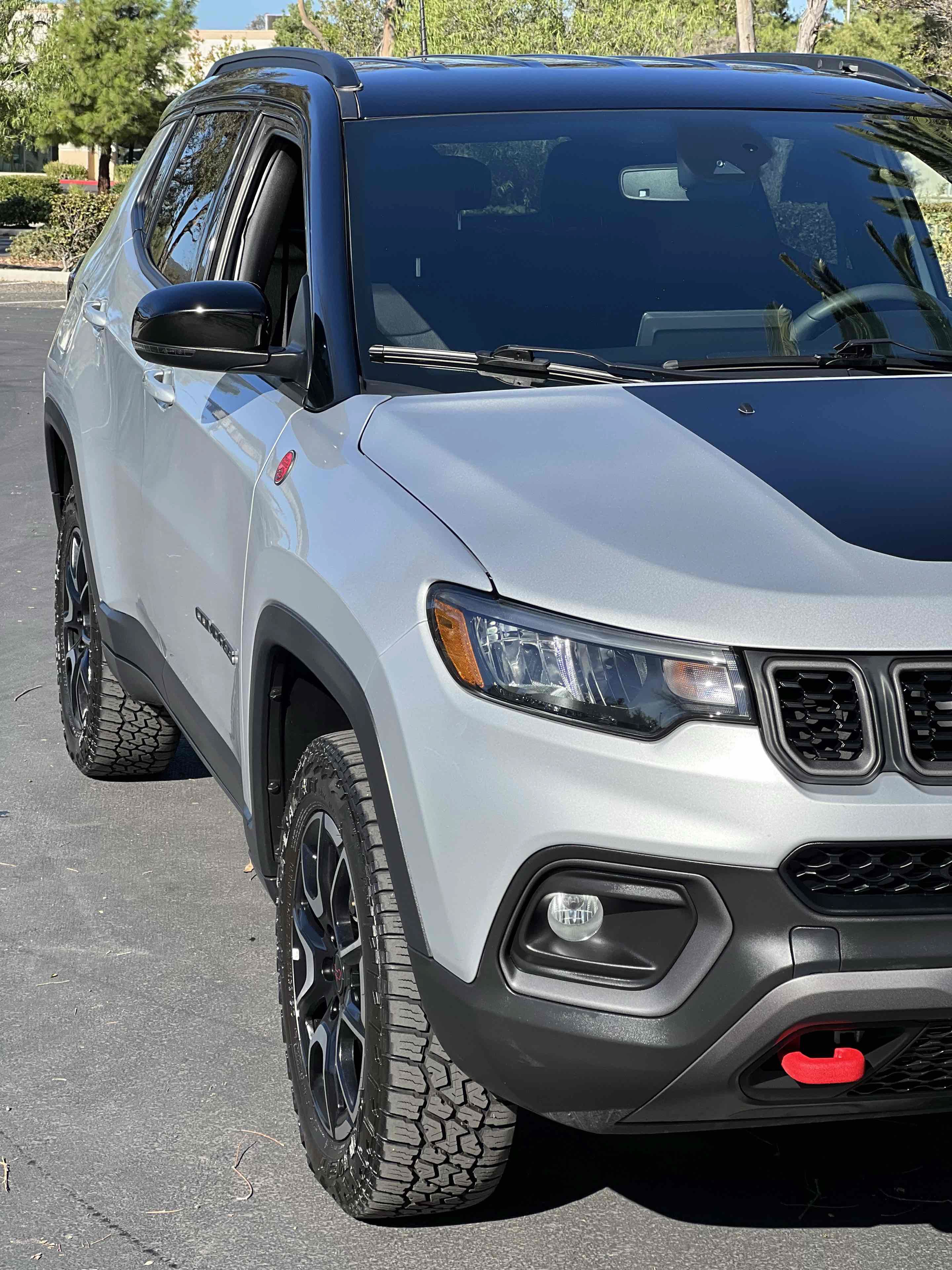 Used 2025 Jeep Compass Trailhawk AWD/4WD image 46