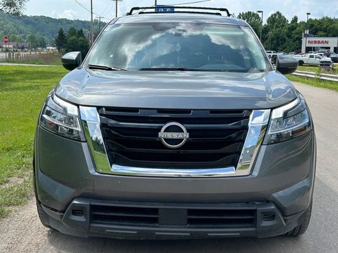 Used 2022 Nissan Pathfinder SV AWD/4WD image 2