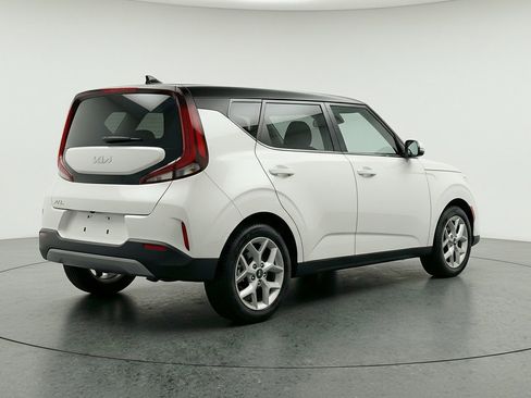 Used 2025 Kia Soul LX w/ LX Technology Package FWD image 9