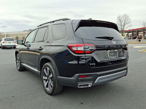 Certified 2025 Honda Pilot Touring image 4