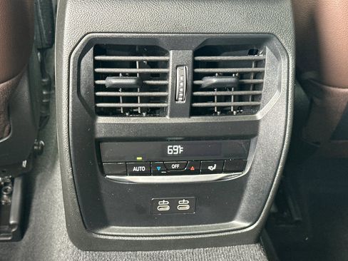 Used 2025 BMW 330i Sedan w/ Premium Package image 16