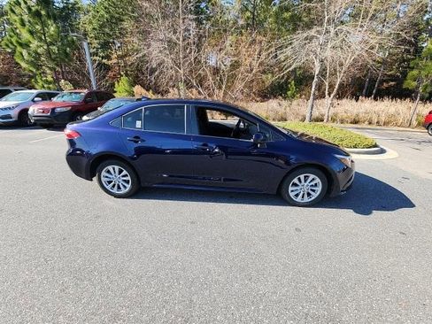 Used 2024 Toyota Corolla LE w/ LE Convenience Package image 11