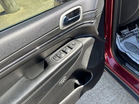 Used 2022 Jeep Grand Cherokee Limited w/ Tech Group RWD image 13