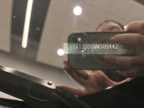 Used 2021 Nissan Rogue Platinum image 23