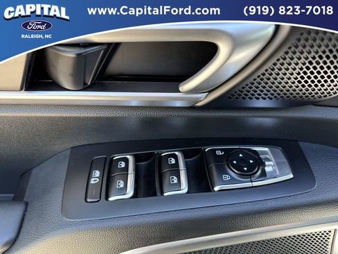 Used 2025 Kia Telluride S FWD image 21