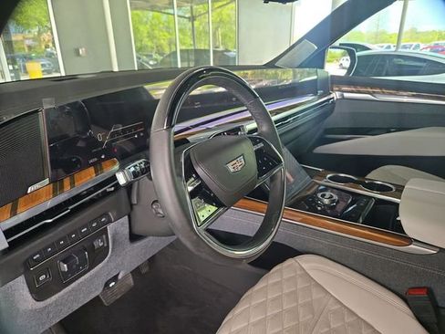 Certified 2025 Cadillac Escalade Sport Platinum AWD/4WD image 10