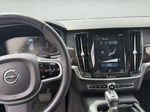 Used 2018 Volvo S90 T5 Momentum w/ Convenience Package image 12
