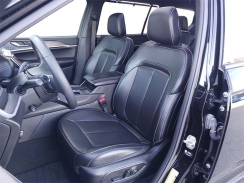 Used 2024 Jeep Grand Cherokee L Limited w/ Luxury Tech Group II image 27