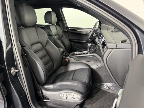 Used 2023 Porsche Macan AWD/4WD image 25