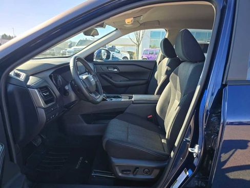 Used 2025 Nissan Rogue SV image 9