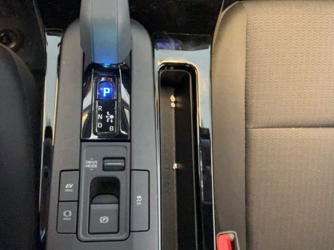 Certified 2025 Toyota Prius LE FWD image 13