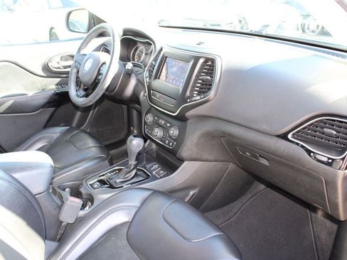 Used 2019 Jeep Cherokee Latitude Plus image 28