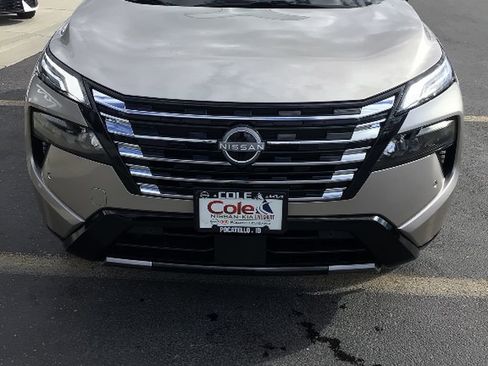 New 2026 Nissan Rogue Platinum image 2