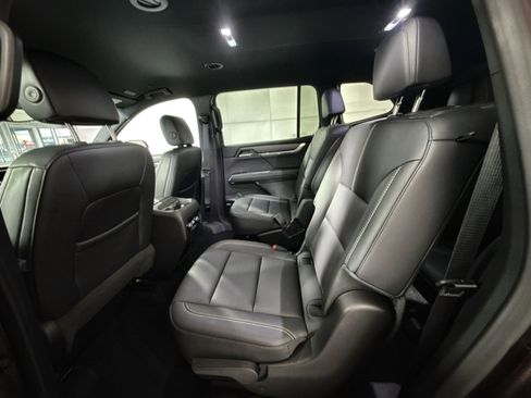 Used 2024 GMC Acadia Elevation image 24