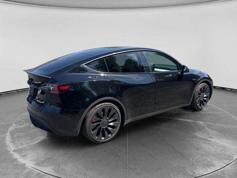 Used 2024 Tesla Model Y Performance AWD/4WD image 3