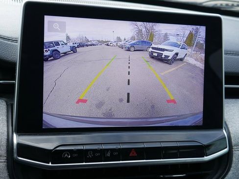 Used 2022 Jeep Compass Latitude image 17