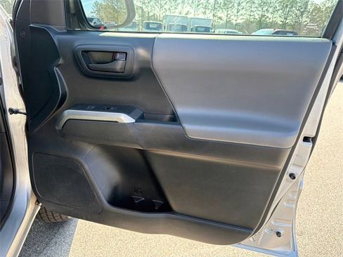 Used 2016 Toyota Tacoma SR5 w/ SR5 Appearance Package (SN) image 14