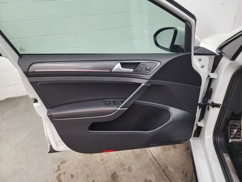Used 2020 Volkswagen GTI SE FWD image 9