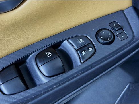 Used 2022 Nissan Sentra SV w/ SV Premium Package image 20