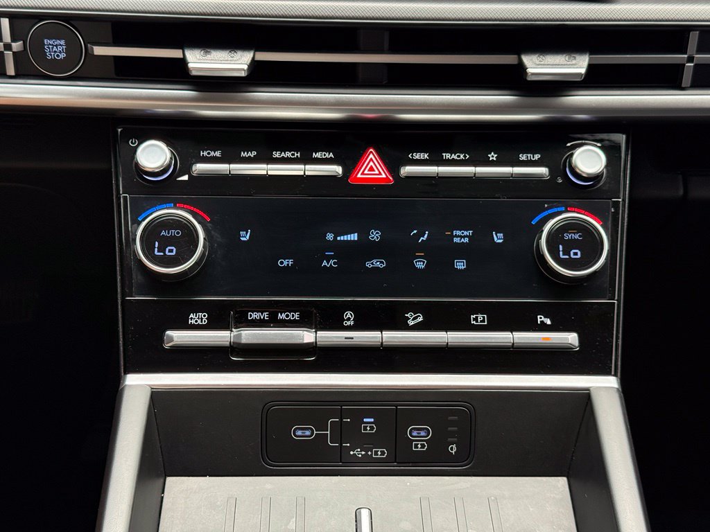 Used 2025 Hyundai Santa Fe SEL FWD image 16