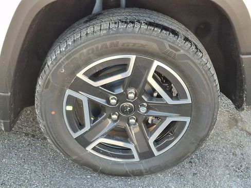 New 2026 Jeep Cherokee Laredo image 5