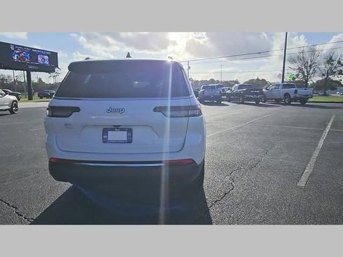 New 2026 Jeep Grand Cherokee L Laredo image 33