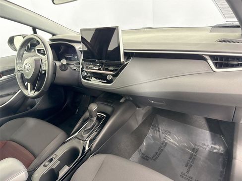 Used 2025 Toyota Corolla SE image 45