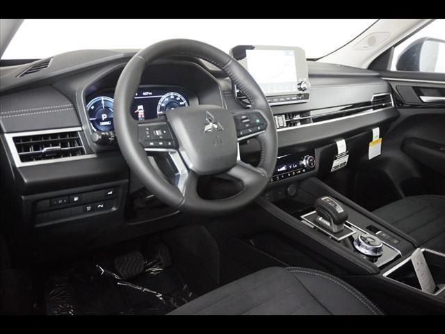 Used 2025 Mitsubishi Outlander SE AWD/4WD image 14