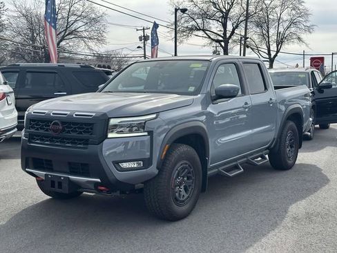Used 2025 Nissan Frontier PRO-4X w/ Tow Package image 8