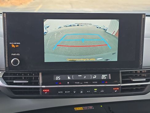 Used 2025 Toyota Sienna XLE image 32