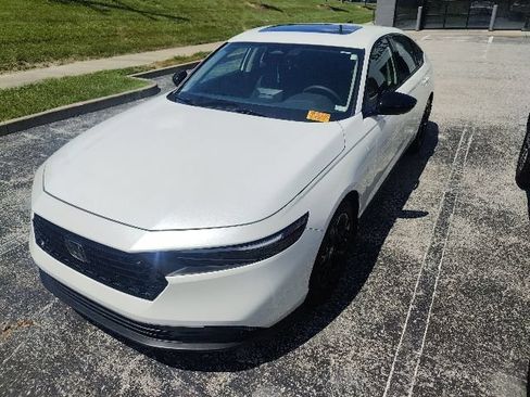 Used 2025 Honda Accord SE image 7