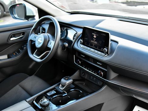 Used 2024 Nissan Rogue SV image 44