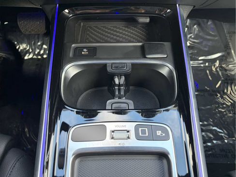 Used 2025 Mercedes-Benz GLB 250 4MATIC image 21